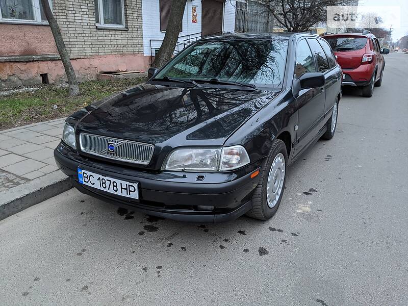Універсал Volvo V40 1997 в Львові