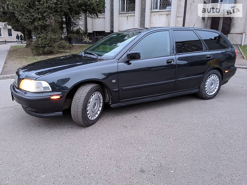 Універсал Volvo V40 1997 в Львові
