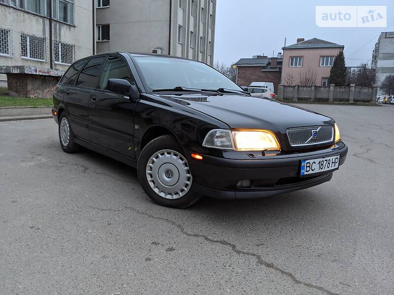 Універсал Volvo V40 1997 в Львові