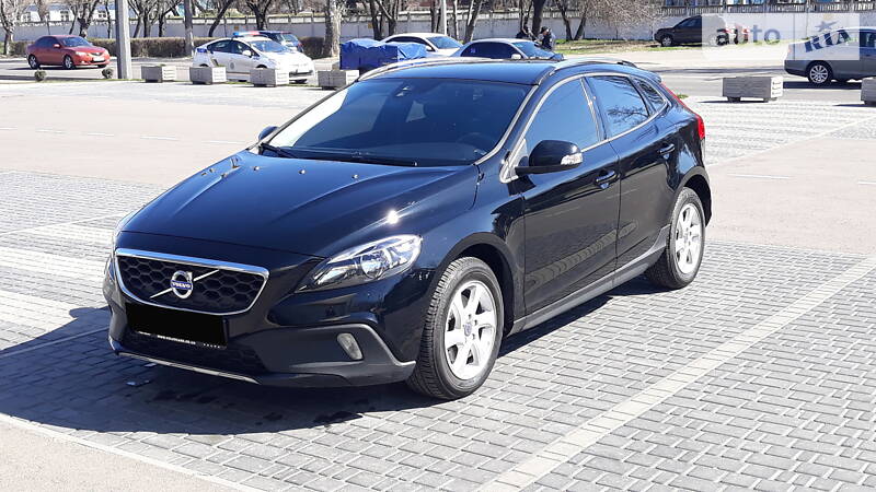 Хетчбек Volvo V40 2015 в 