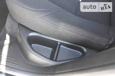 Хетчбек Volvo V40 2015 в 