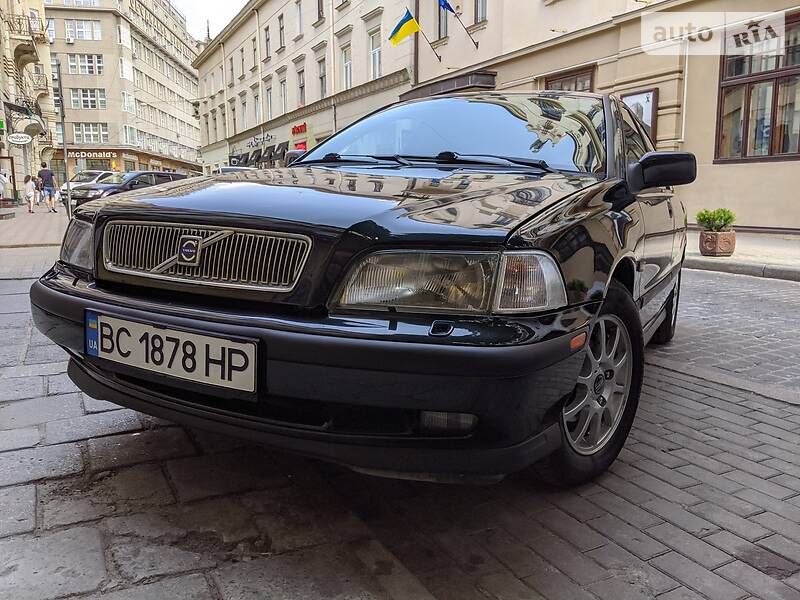 Універсал Volvo V40 1997 в Львові