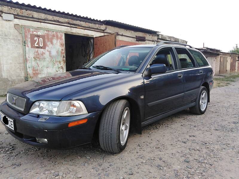 Универсал Volvo V40 2002 в Очакове