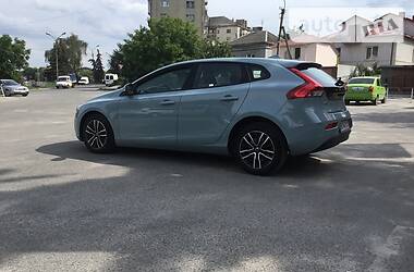 Хетчбек Volvo V40 2016 в 
