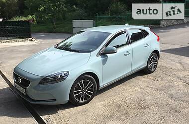 Хетчбек Volvo V40 2016 в 