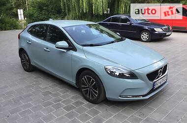 Хетчбек Volvo V40 2016 в 
