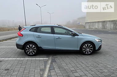 Хэтчбек Volvo V40 2018 в Львове