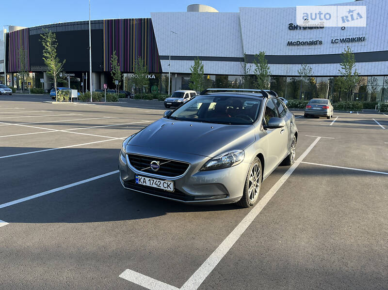 Хэтчбек Volvo V40 2015 в Киеве