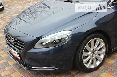 Хэтчбек Volvo V40 2015 в 