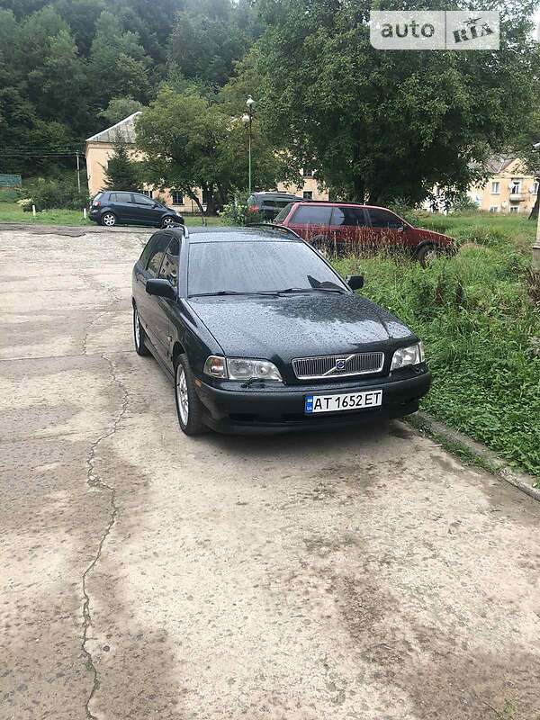 Volvo V40