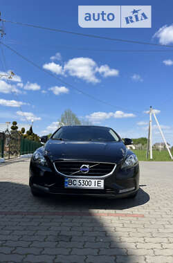 Хетчбек Volvo V40 2015 в 