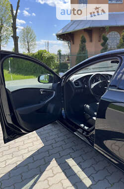 Хетчбек Volvo V40 2015 в 