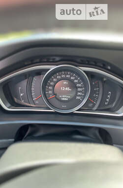 Хетчбек Volvo V40 2015 в 