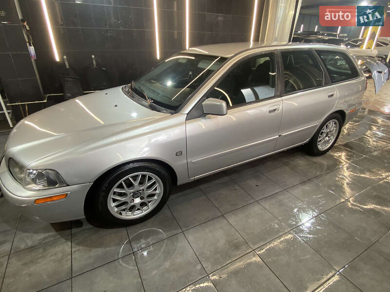 Универсал Volvo V40 2003 в Львове