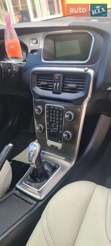 Хэтчбек Volvo V40 2013 в Маневичах