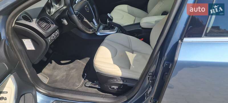 Хэтчбек Volvo V40 2013 в Маневичах