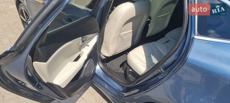 Хэтчбек Volvo V40 2013 в Маневичах