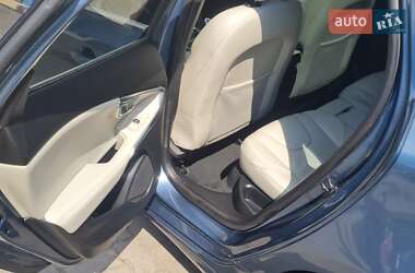 Хэтчбек Volvo V40 2013 в Маневичах