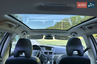 Хэтчбек Volvo V40 2012 в 