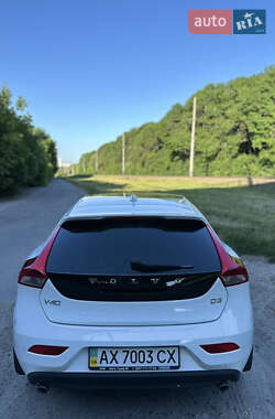 Хэтчбек Volvo V40 2012 в 