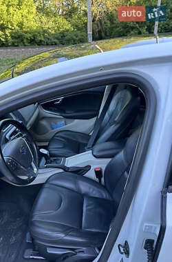 Хэтчбек Volvo V40 2012 в 
