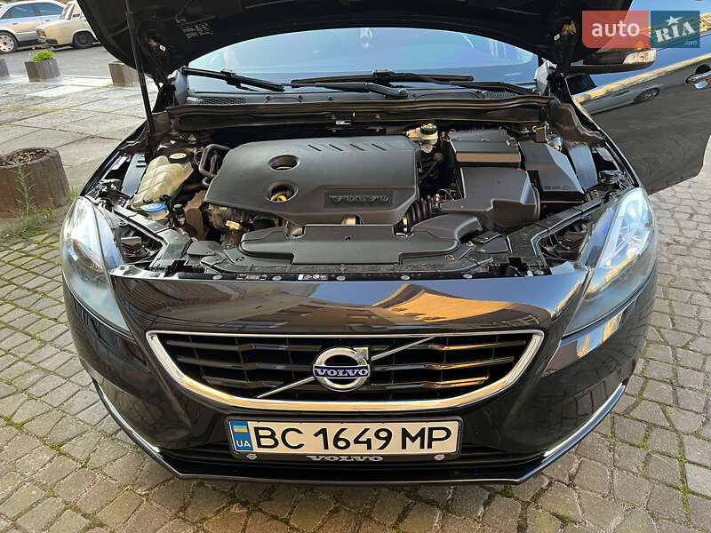 Хэтчбек Volvo V40 2013 в Львове