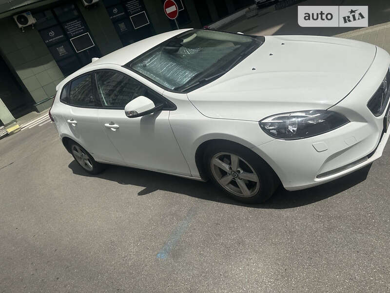 Хэтчбек Volvo V40 2013 в Киеве