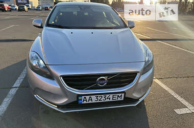 Хэтчбек Volvo V40 2014 в Киеве