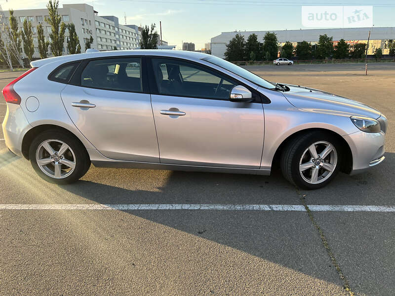 Хэтчбек Volvo V40 2014 в Киеве