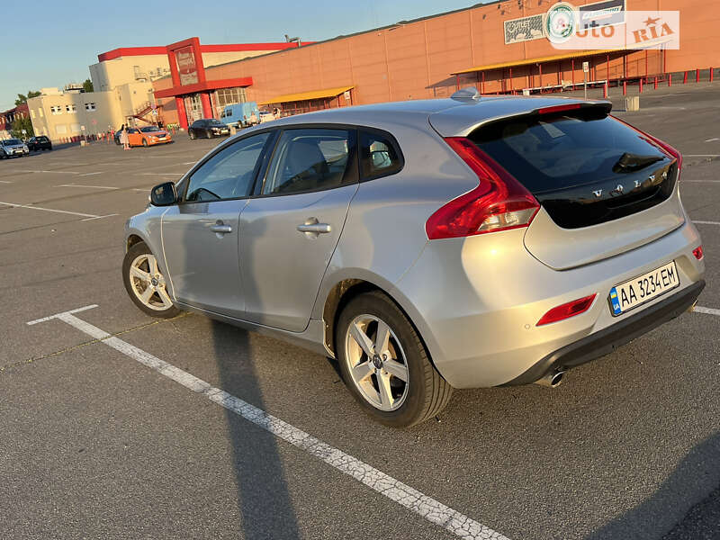 Хэтчбек Volvo V40 2014 в Киеве