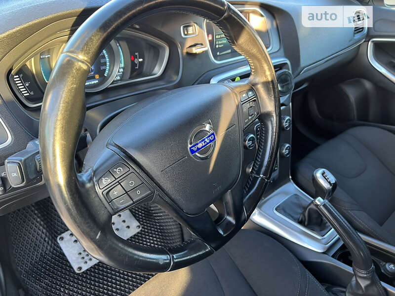 Хэтчбек Volvo V40 2014 в Киеве
