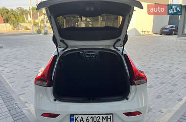 Хэтчбек Volvo V40 2013 в Киеве