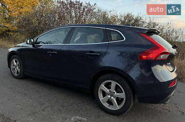 Хэтчбек Volvo V40 2013 в 