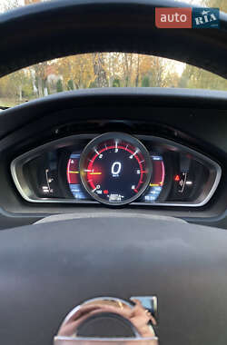 Хэтчбек Volvo V40 2012 в 