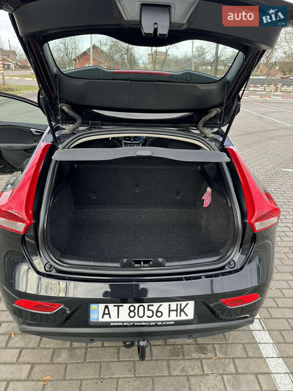 Хэтчбек Volvo V40 2013 в Коломые