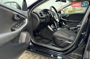 Хэтчбек Volvo V40 2013 в 