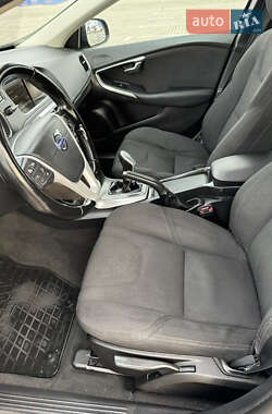 Хэтчбек Volvo V40 2013 в 