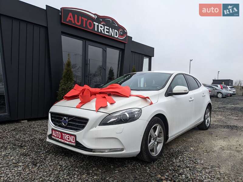 Хетчбек Volvo V40 2014 в Львові