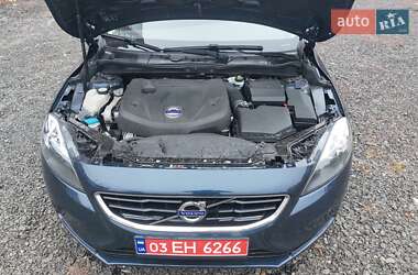 Хэтчбек Volvo V40 2014 в Луцке