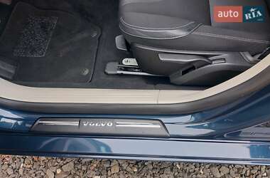 Хэтчбек Volvo V40 2014 в 