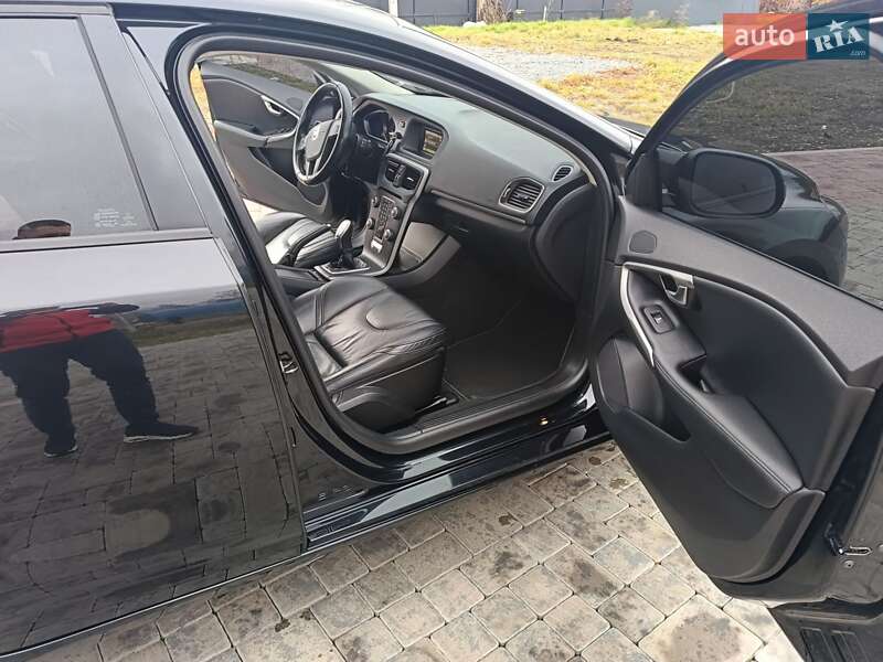 Хэтчбек Volvo V40 2013 в Киеве