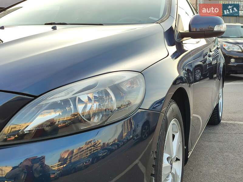 Хетчбек Volvo V40 2012 в Києві