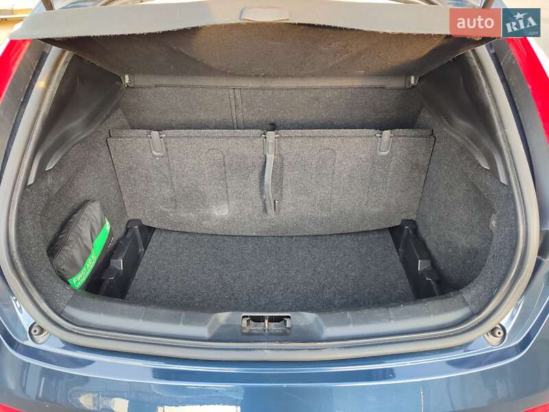 Хетчбек Volvo V40 2012 в Києві