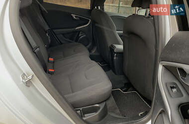 Хэтчбек Volvo V40 2014 в 