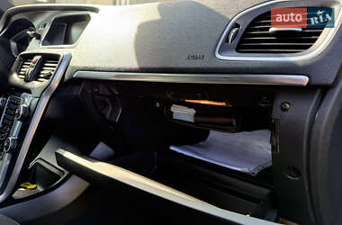 Хэтчбек Volvo V40 2013 в 