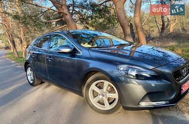 Хэтчбек Volvo V40 2013 в 