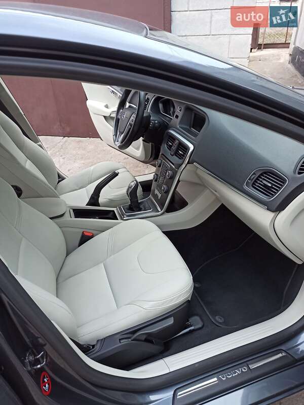 Хэтчбек Volvo V40 2013 в Днепре
