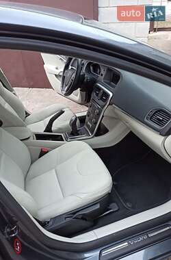 Хэтчбек Volvo V40 2013 в 
