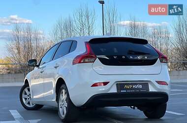 Хэтчбек Volvo V40 2013 в 