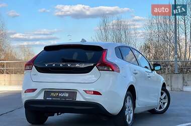 Хэтчбек Volvo V40 2013 в 